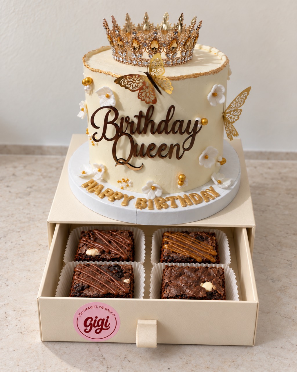 Gigi 2-in-1 cake box with brownies in a pull-out drawer